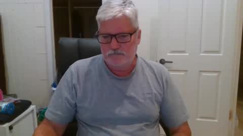 Snapshot of viper654321 chatting on 11-25-25, 08:14 viper654321 online show from 11-25-25, 08:14