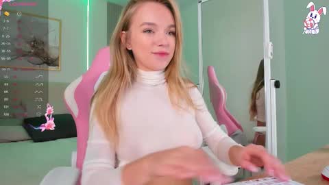 Chloe online show from 11-24-25, 03:50