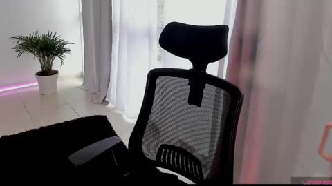 Lu online show from 12-22-25, 05:43