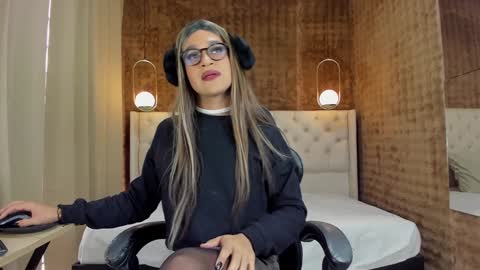 VittaaaPlease help me with your thumbs up its important  online show from 01-09-25, 12:30