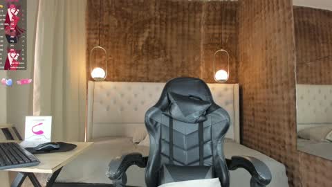 VittaaaPlease help me with your thumbs up its important  online show from 01-13-25, 01:17