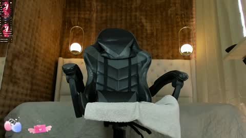 VittaaaPlease help me with your thumbs up its important  online show from 01-20-25, 05:06