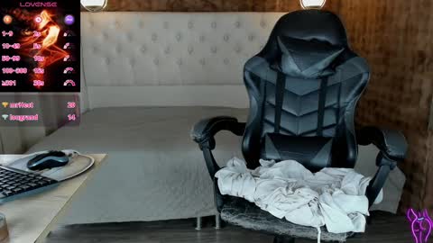 VittaaaPlease help me with your thumbs up its important  online show from 02-23-25, 06:56