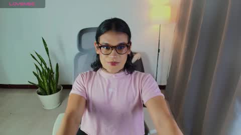 VittaaaPlease help me with your thumbs up its important  online show from 11-08-25, 11:58