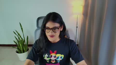 VittaaaPlease help me with your thumbs up its important  online show from 11-13-25, 12:42