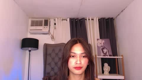 Snapshot of vivahot_zen chatting on 10-17-25, 04:42 ZEN online show from 10-17-25, 04:42