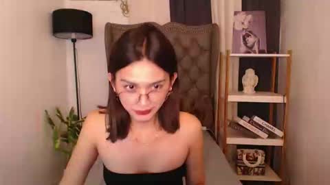 Snapshot of vivahot_zen chatting on 12-16-25, 07:35 ZEN online show from 12-16-25, 07:35