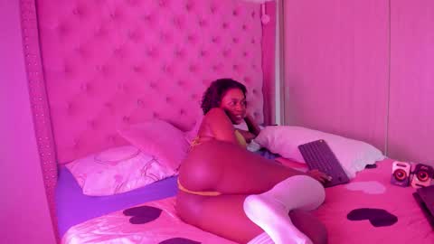 Snapshot of vivi_cooper chatting on 09-16-25, 02:45 vivi cooper online show from 09-16-25, 02:45