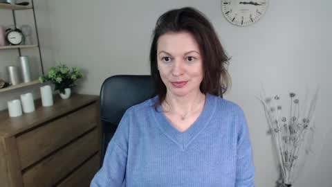 Vivian online show from 01-13-25, 03:47