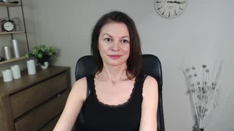 Vivian online show from 01-16-25, 01:14