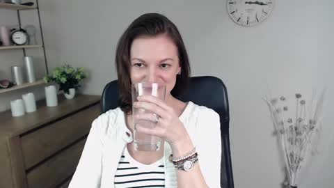 Vivian online show from 01-17-25, 02:28