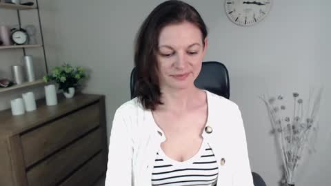 Vivian online show from 01-17-25, 05:51