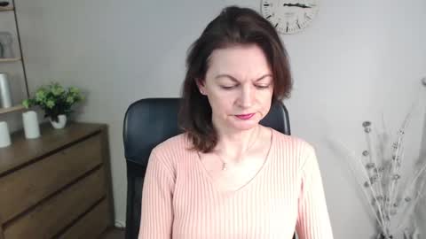 Vivian online show from 01-24-25, 06:46