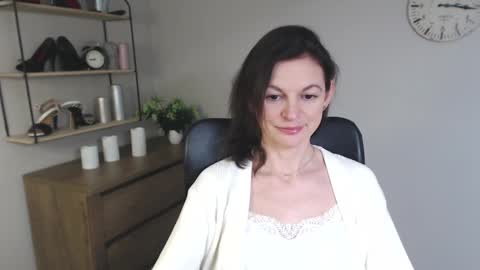 Vivian online show from 01-31-25, 02:07