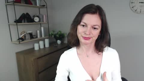 Vivian online show from 02-13-25, 02:20