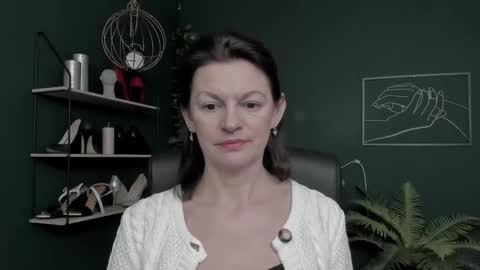 Snapshot of vivian_dream chatting on 12-18-25, 07:03 Vivian online show from 12-18-25, 07:03