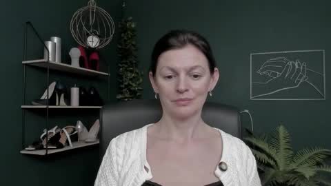 Snapshot of vivian_dream chatting on 12-18-25, 07:09 Vivian online show from 12-18-25, 07:09