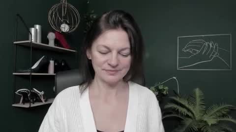 Snapshot of vivian_dream chatting on 02-05-26, 07:13 Vivian online show from 02-05-26, 07:13