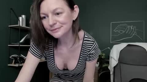 Snapshot of vivian_dream chatting on 02-07-26, 07:45 Vivian online show from 02-07-26, 07:45