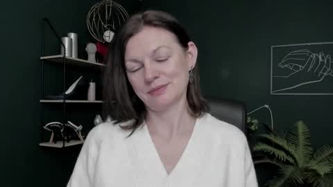 Snapshot of vivian_dream chatting on 02-17-26, 07:05 Vivian online show from 02-17-26, 07:05