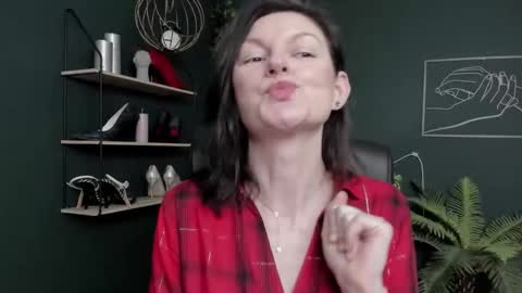 Snapshot of vivian_dream chatting on 02-24-26, 07:50 Vivian online show from 02-24-26, 07:50