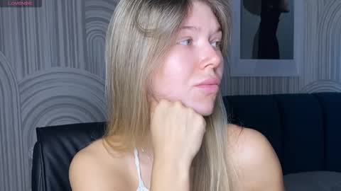 Snapshot of vivian_evans_ chatting on 09-16-25, 01:06 Vivian Evans online show from 09-16-25, 01:06