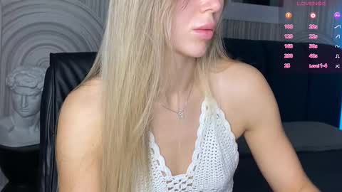 Snapshot of vivian_evans_ chatting on 09-22-25, 01:07 Vivian Evans online show from 09-22-25, 01:07