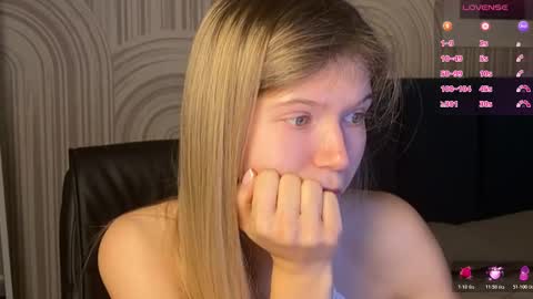 Snapshot of vivian_evans_ chatting on 10-24-25, 01:13 Vivian Evans online show from 10-24-25, 01:13