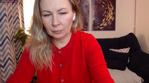 Vivian online show from 10-25-25, 06:13