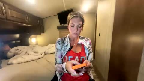 VivianLuxe online show from 10-02-25, 03:24