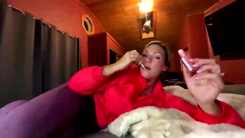 VivianLuxe online show from 10-17-25, 02:59