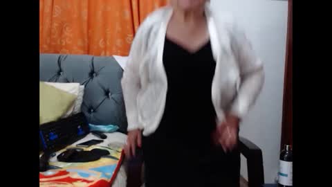 ViviannaJhonson online show from 10-05-25, 10:51