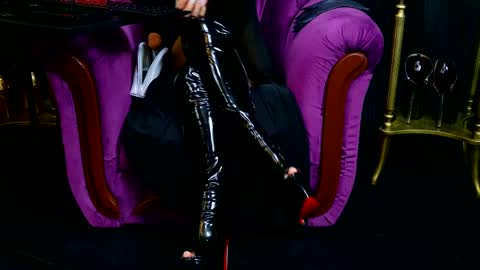 Vivian Reeve online show from 02-19-25, 01:06