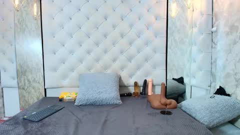 Snapshot of vivianrose3x chatting on 02-22-26, 02:45 VivianRose online show from 02-22-26, 02:45