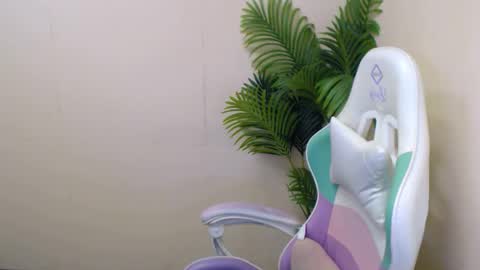 Vivien online show from 01-21-25, 09:36