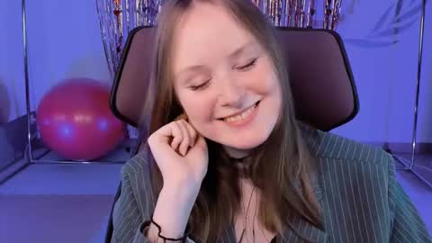 Vivien online show from 02-16-25, 12:10