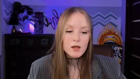 Vivien online show from 02-23-25, 12:16