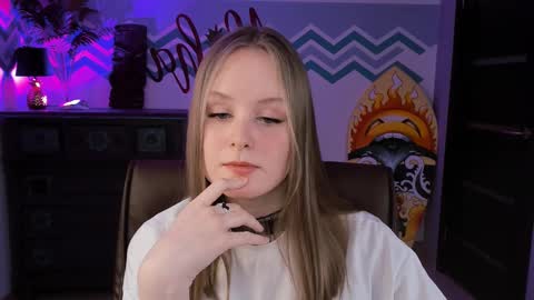 Vivien online show from 03-02-25, 06:19