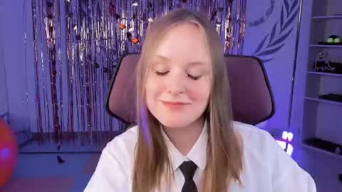 Vivien online show from 03-07-25, 08:22