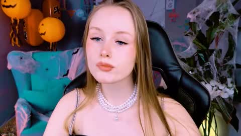 Vivien online show from 10-18-25, 09:21