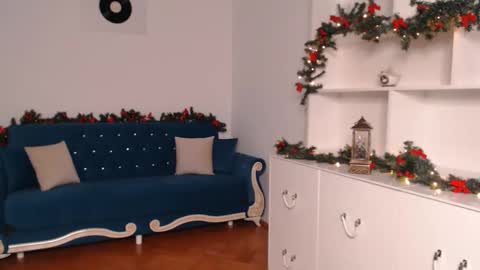 Snapshot of vivienneclement chatting on 12-08-24, 05:22 Vivienne online show from 12-08-24, 05:22