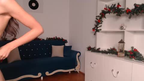 Snapshot of vivienneclement chatting on 12-15-24, 07:21 Vivienne online show from 12-15-24, 07:21