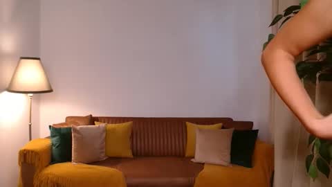 Snapshot of vivienneclement chatting on 09-14-25, 03:55 Vivienne online show from 09-14-25, 03:55