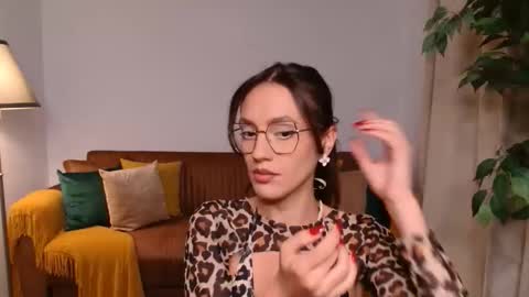 Snapshot of vivienneclement chatting on 10-12-25, 04:17 Vivienne online show from 10-12-25, 04:17