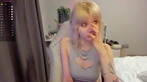 Snapshot of vivy_ chatting on 06-18-26, 08:02 chatur babes online show from 06-18-26, 08:02