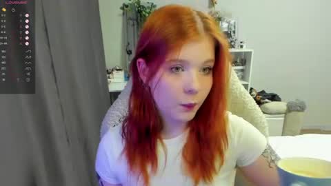 Snapshot of vivy_ chatting on 06-19-26, 08:23 chatur babes online show from 06-19-26, 08:23