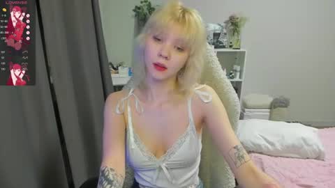 Snapshot of vivy_ chatting on 06-22-26, 09:01 chatur babes online show from 06-22-26, 09:01