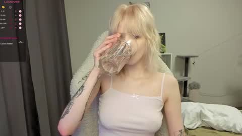 Snapshot of vivy_ chatting on 07-16-26, 08:37 chatur babes online show from 07-16-26, 08:37