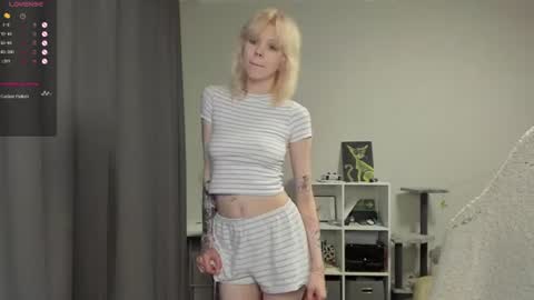 Snapshot of vivy_ chatting on 07-19-26, 08:23 chatur babes online show from 07-19-26, 08:23