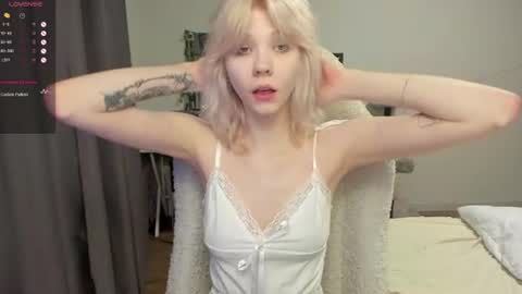 Snapshot of vivy_ chatting on 07-21-26, 08:33 chatur babes online show from 07-21-26, 08:33